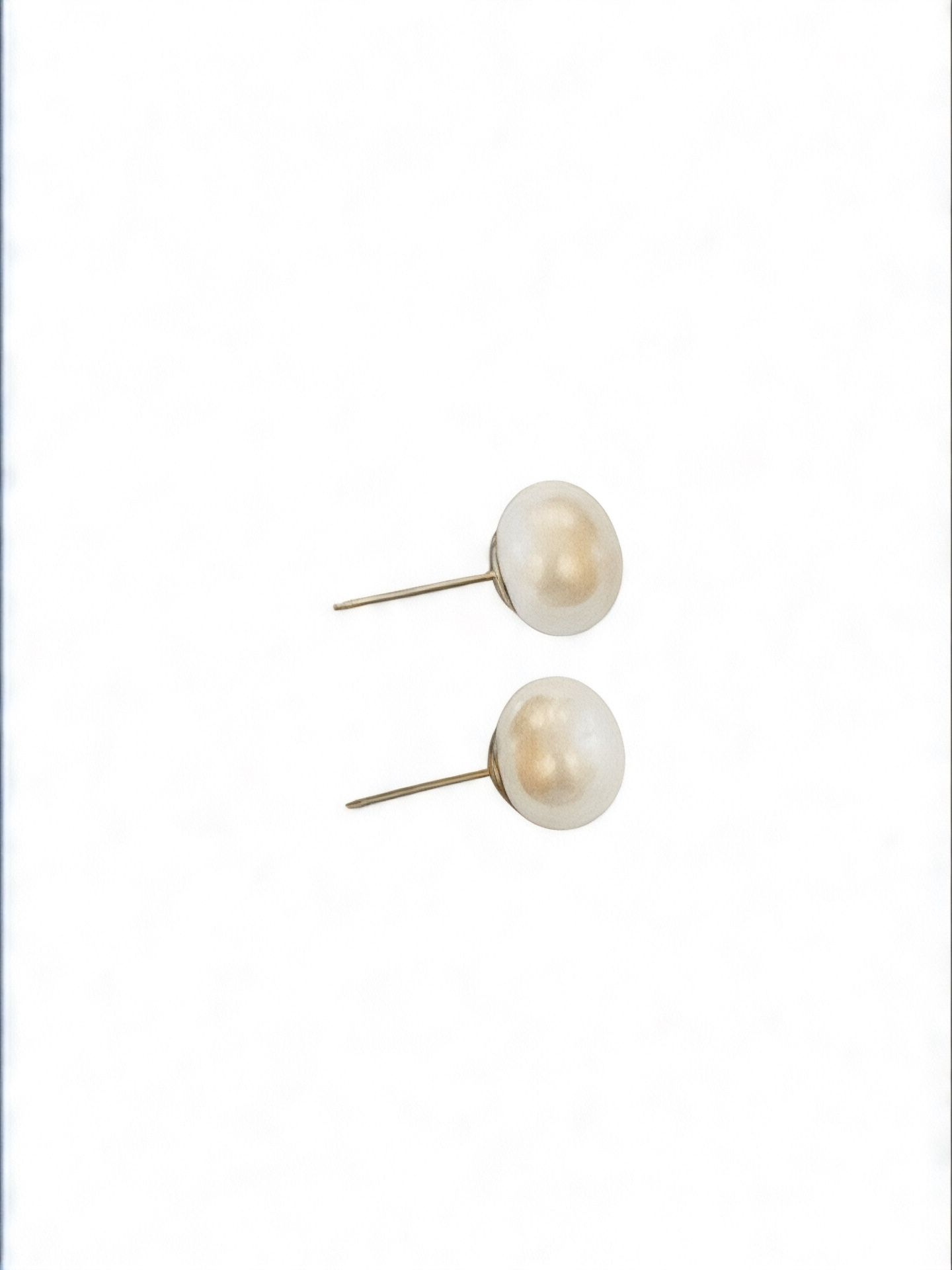 Button shaped pearl stud earrings in S925 silver DAPR