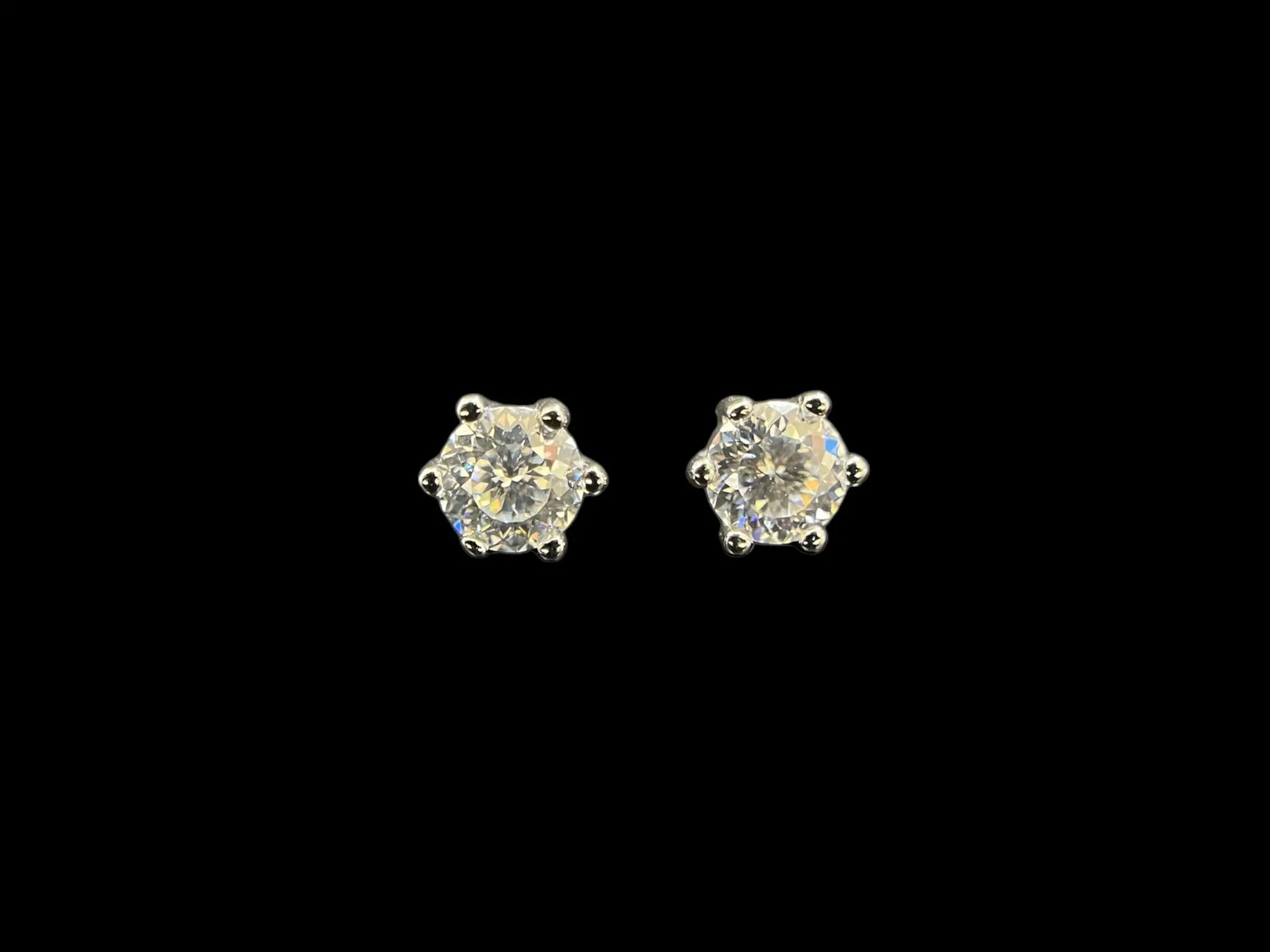 6 Prong 100 Faceted Portuguese Cut Ear Stud Unisex DAPR