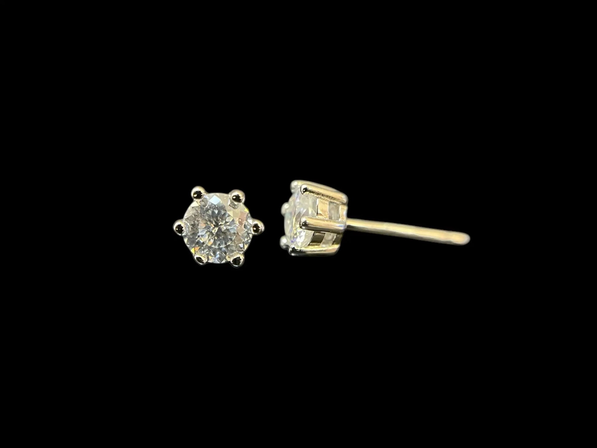 6 Prong 100 Faceted Portuguese Cut Ear Stud Unisex DAPR